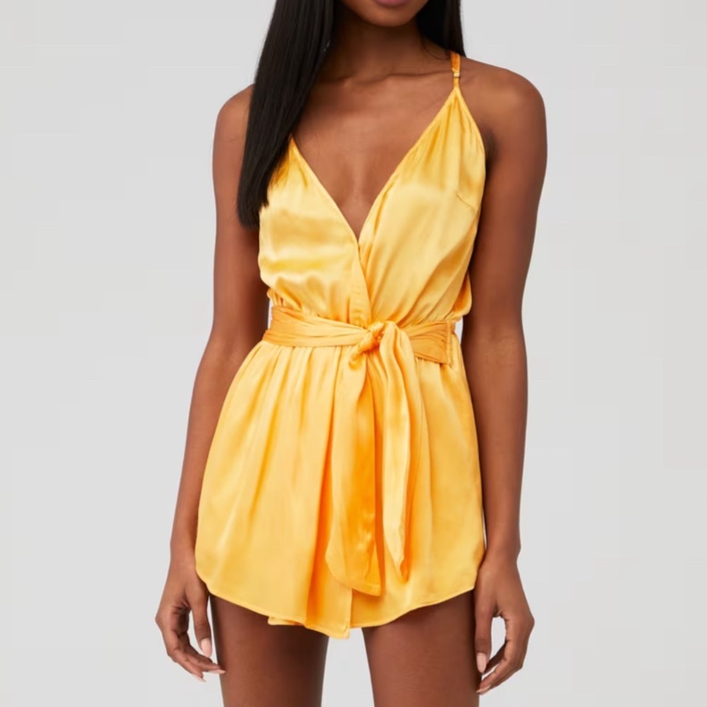 Revolve Rays for Days Yellow Romper Size Small modesty closure, new tags